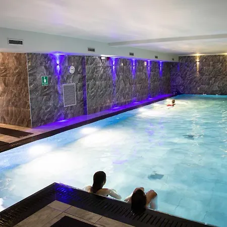 Jester Court: With Health Club Access Windermere