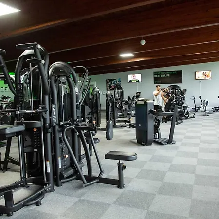 Jester Court: With Health Club Access Apartment *