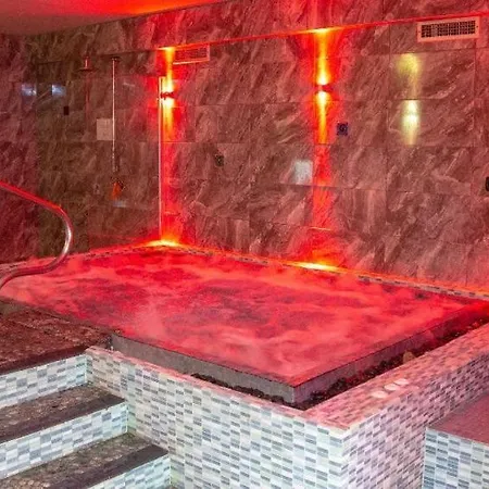 Apartment Jester Court: With Health Club Access