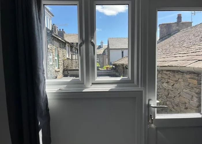 Jester Court - 2 Bed In The Centre Of Village - Free Off-site Health Club Access With Pool, Sauna, Steam & Gym Lejlighed